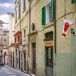 Guesthost - La Belle Epoque - Stylish Flat In Center * Перуджа