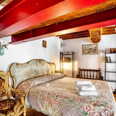 Guesthost - La Belle Epoque - Stylish Flat In Center アパート ペルージャ